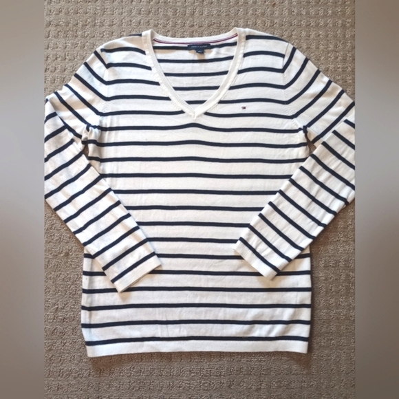 Tommy Hilfiger V-Neck Pullover Sweater - Picture 1 of 9